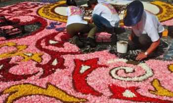 Italy's Infiorata Festivals | Flower Carpets of Italy | Nazmiyal