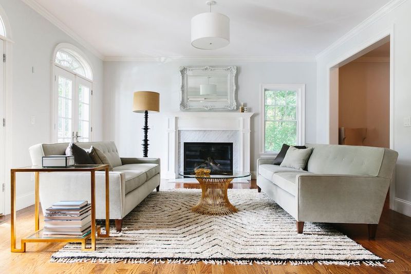 https://cdn.nazmiyalantiquerugs.com/wp-content/uploads/2020/04/room-size-rugs-living-room-furniture.jpg
